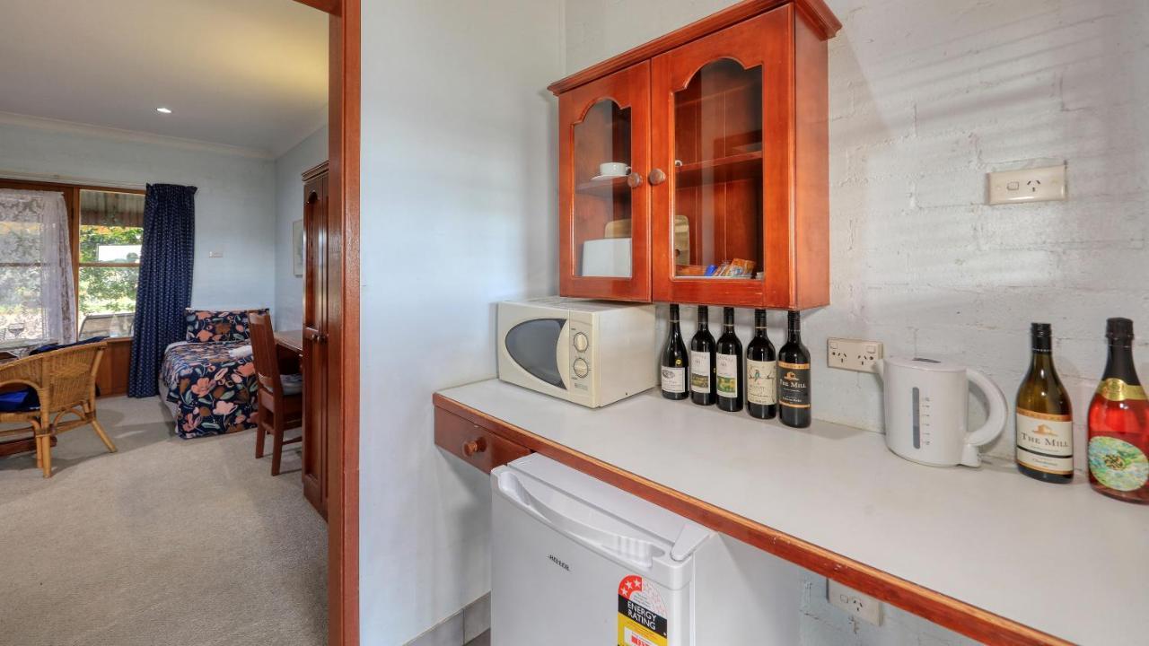 The Vineyard Motel Cowra Bagian luar foto