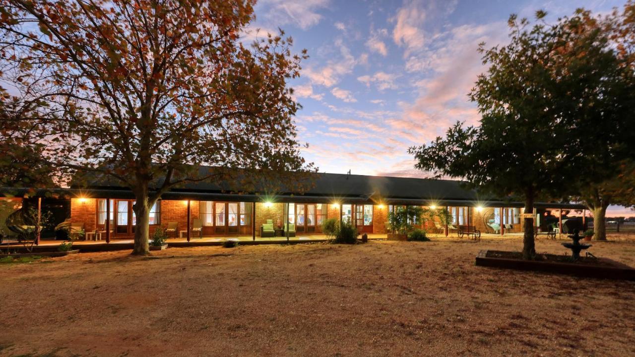 The Vineyard Motel Cowra Bagian luar foto